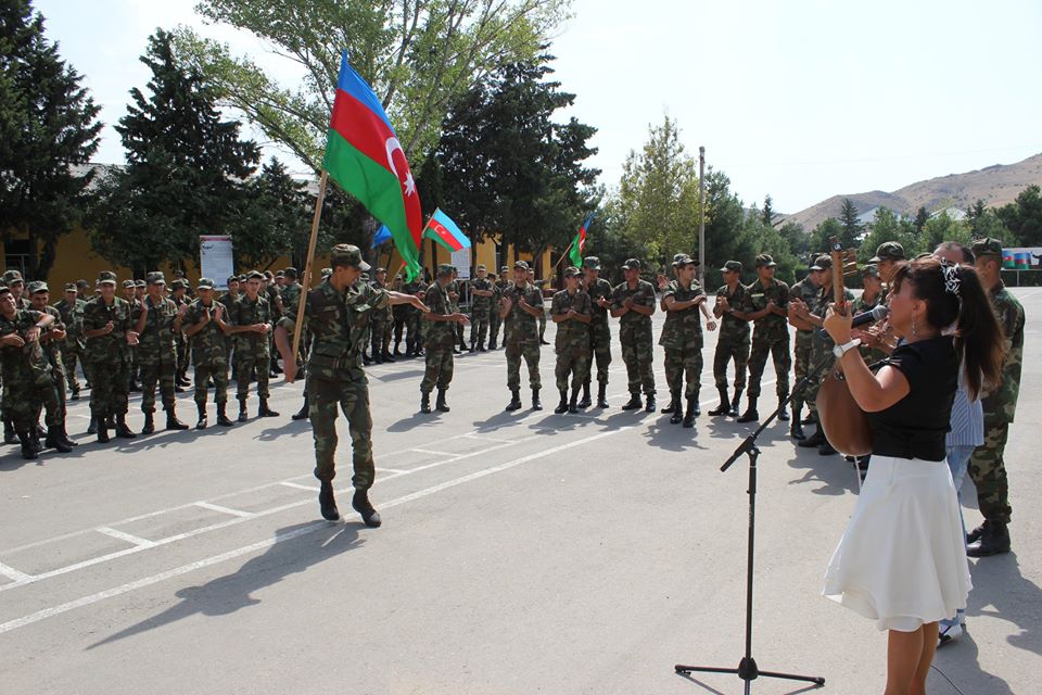 Ашуг Самира выступила с концертной программой перед военнослужащими (ФОТО)