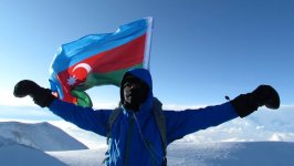 Азербайджанские альпинисты покорили Эльбрус (ФОТО)