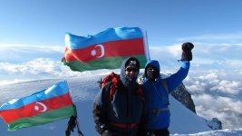 Азербайджанские альпинисты покорили Эльбрус (ФОТО)