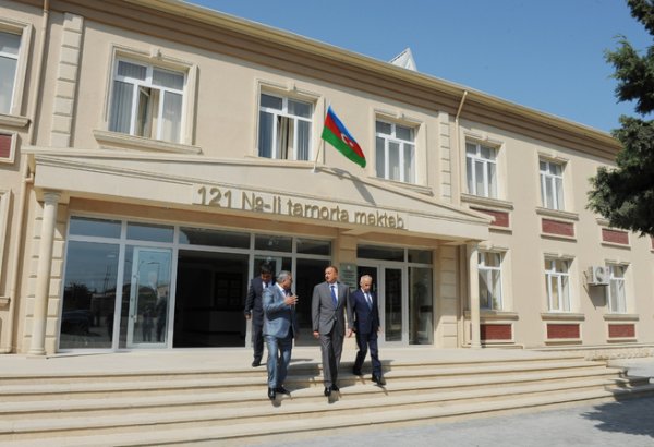 Президент Азербайджана ознакомился с новым корпусом одной из бакинских школ после капремонта и реконструкции  (ФОТО)