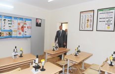 Президент Азербайджана ознакомился с новым корпусом одной из бакинских школ после капремонта и реконструкции  (ФОТО)