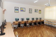 Президент Азербайджана ознакомился с новым корпусом одной из бакинских школ после капремонта и реконструкции  (ФОТО)