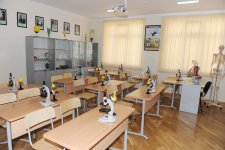 Президент Азербайджана ознакомился с новым корпусом одной из бакинских школ после капремонта и реконструкции  (ФОТО)