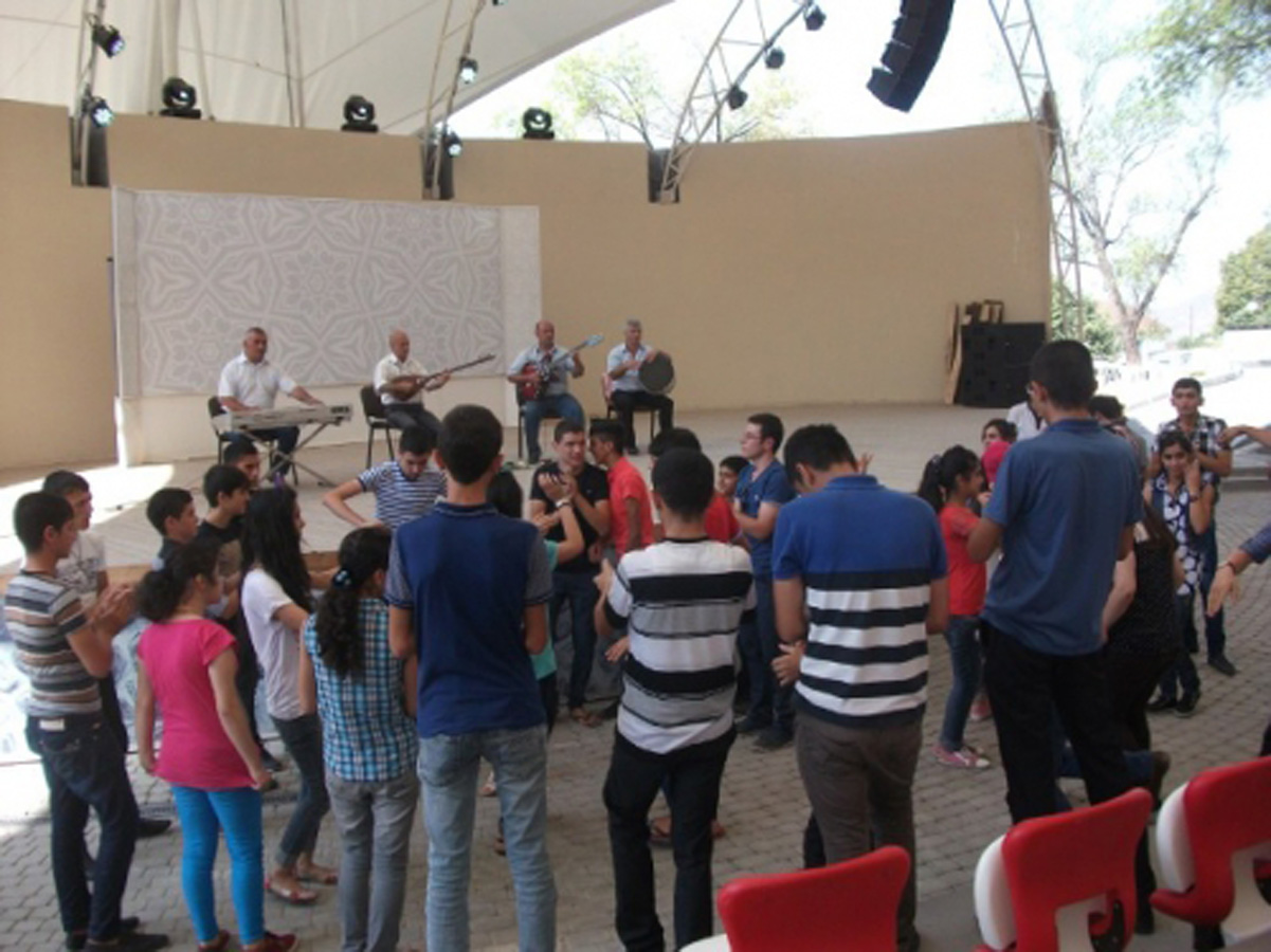 В Азербайджане проводятся экскурсионные туры "Узнай свою страну" (ФОТО)