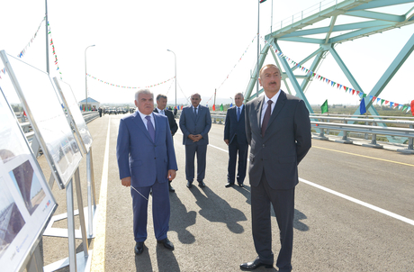 Президент Азербайджана принял участие в открытии моста через Куру на автодороге Гаджигабул-Бахрамтепе (ФОТО)