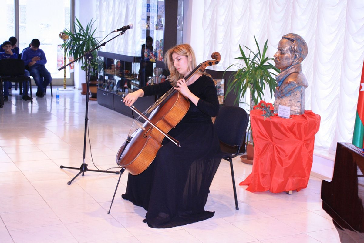 Российский центр в Баку готовится к началу нового учебного года (ФОТО)