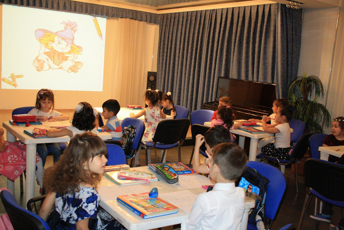 Российский центр в Баку готовится к началу нового учебного года (ФОТО)