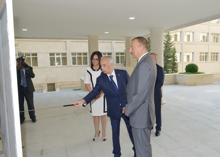 Президент Азербайджана ознакомился со зданием бакинской школы № 46 после капремонта и реконструкции (ФОТО)