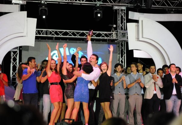 На побережье Каспия прошел гала-концерт фестиваля КВН "Бакинские каникулы" (ФОТО)