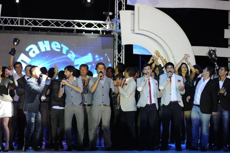 На побережье Каспия прошел гала-концерт фестиваля КВН "Бакинские каникулы" (ФОТО)