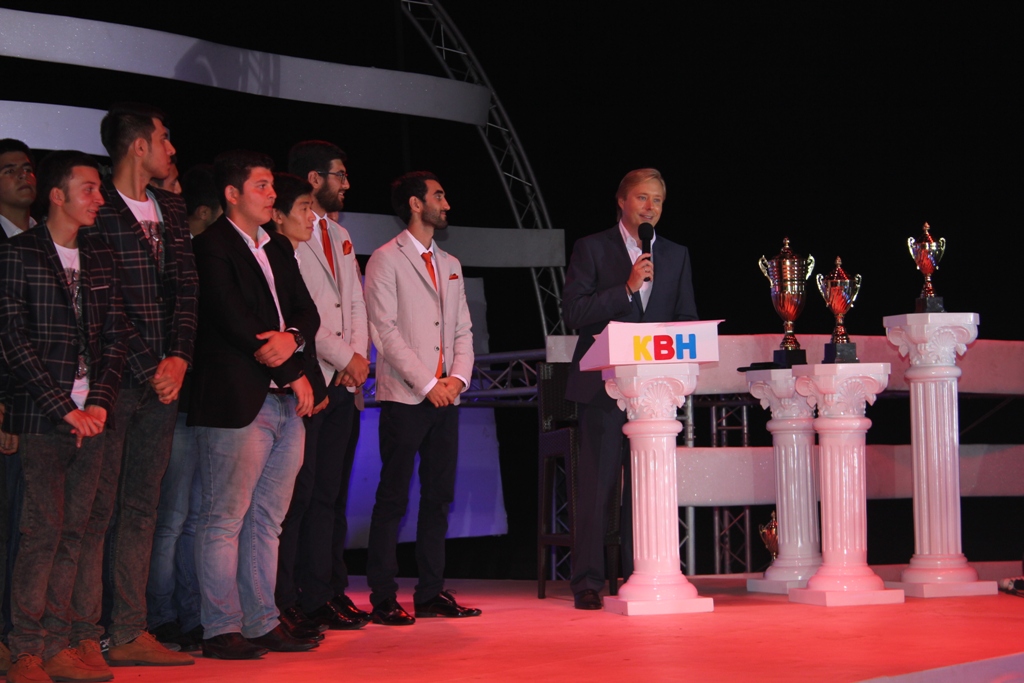 На побережье Каспия прошел гала-концерт фестиваля КВН "Бакинские каникулы" (ФОТО)