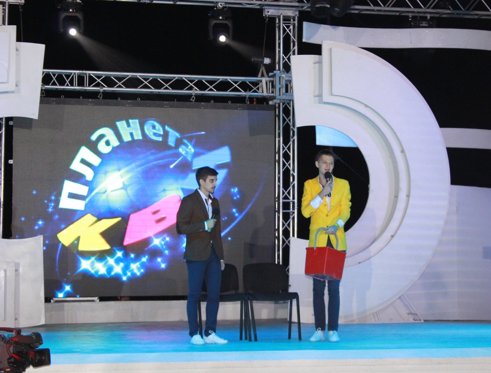 На побережье Каспия прошел гала-концерт фестиваля КВН "Бакинские каникулы" (ФОТО)