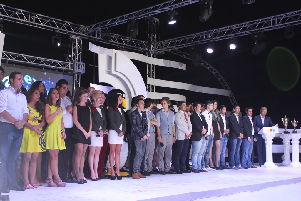 На побережье Каспия прошел гала-концерт фестиваля КВН "Бакинские каникулы" (ФОТО)