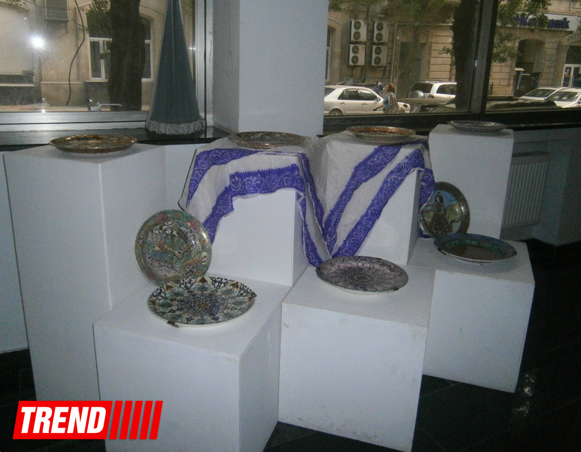 В Баку открылся вернисаж оригинальных работ Наили Султан (ФОТО)