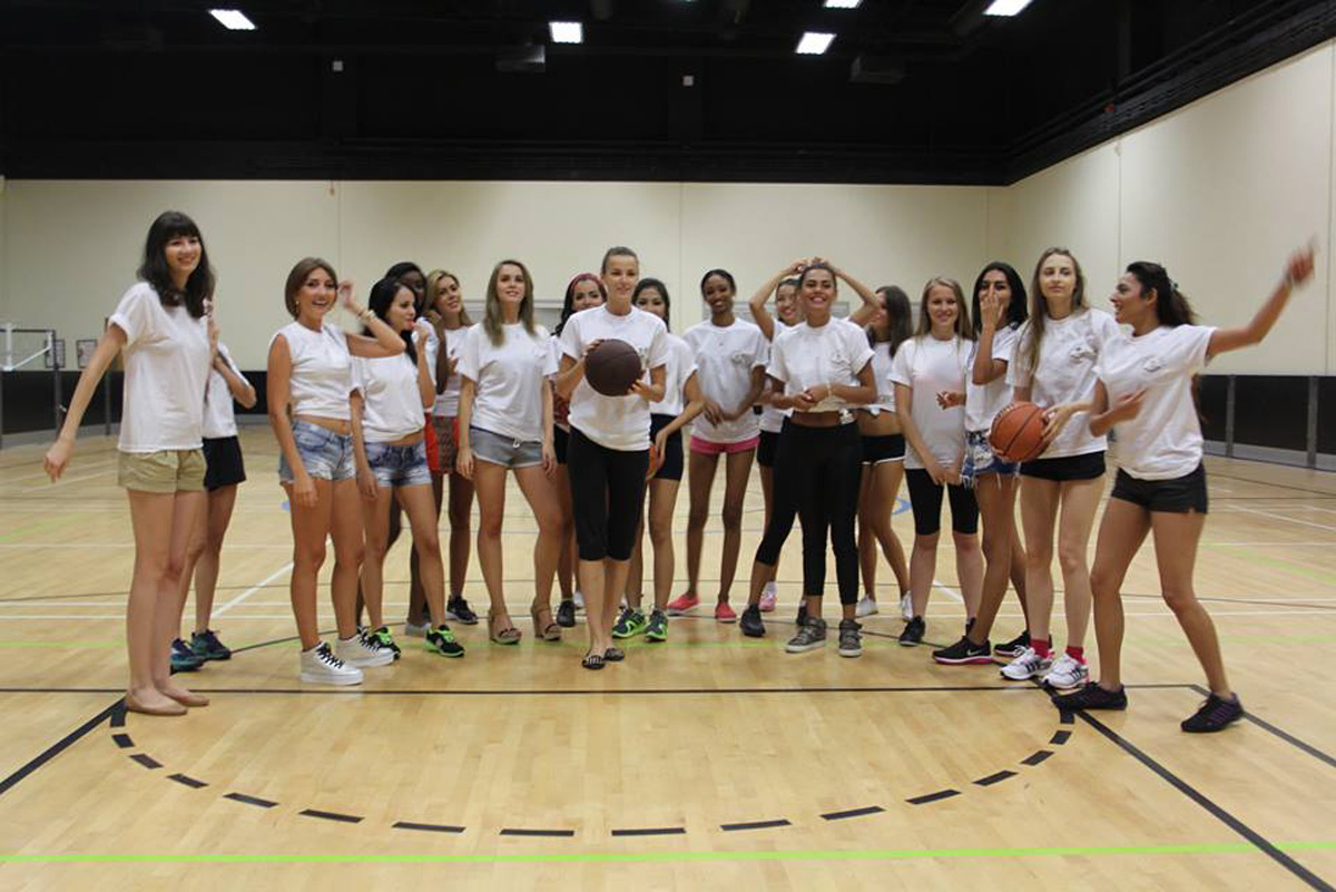 Красавицы со всего мира сыграли в Баку футбол, занялись йогой и климбингом (ФОТО)