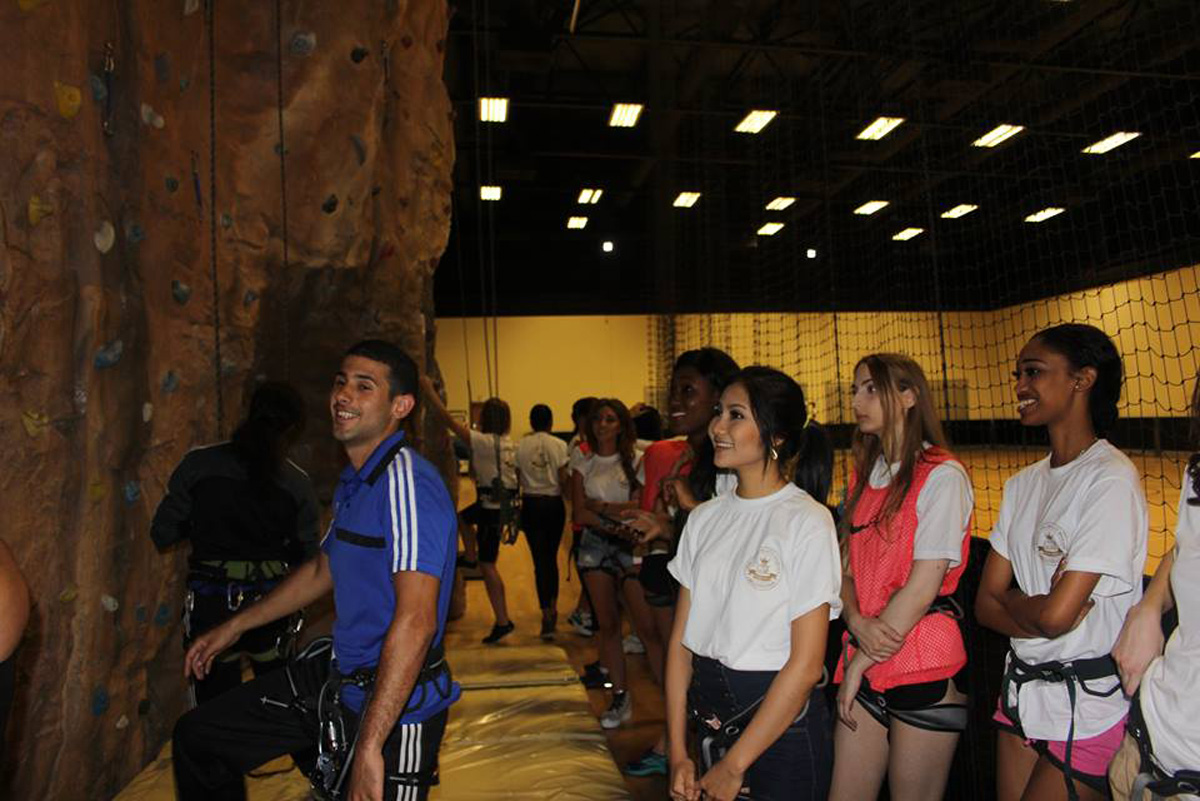 Красавицы со всего мира сыграли в Баку футбол, занялись йогой и климбингом (ФОТО)