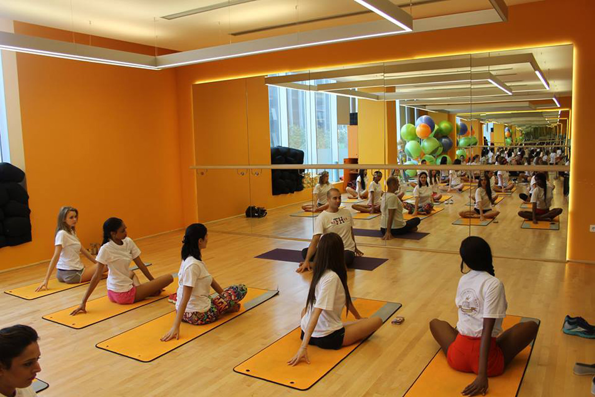 Красавицы со всего мира сыграли в Баку футбол, занялись йогой и климбингом (ФОТО)