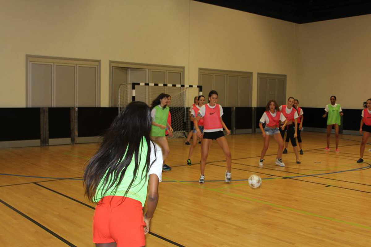 Красавицы со всего мира сыграли в Баку футбол, занялись йогой и климбингом (ФОТО)