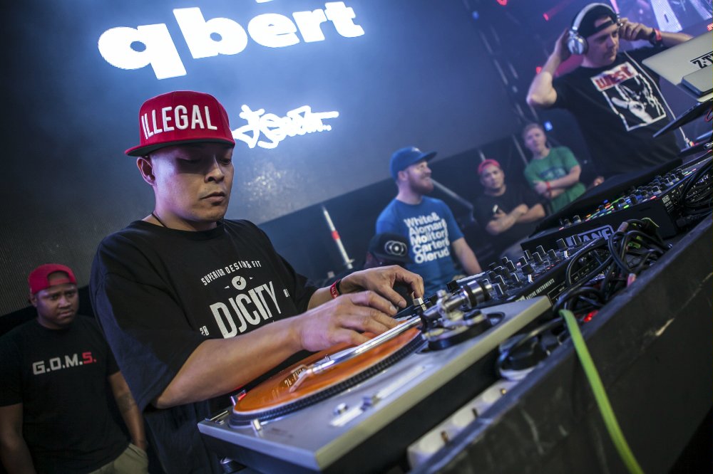 В Баку выбран чемпион мира среди ди-джеев Red Bull Thre3Style (ФОТО)