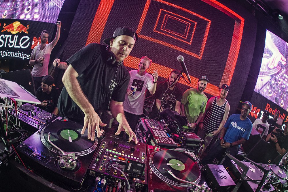 В Баку выбран чемпион мира среди ди-джеев Red Bull Thre3Style (ФОТО)