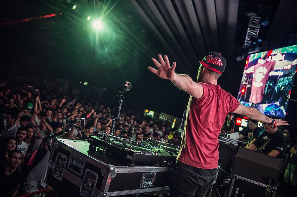 В Баку выбран чемпион мира среди ди-джеев Red Bull Thre3Style (ФОТО)
