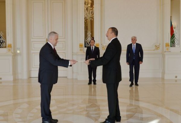 Президент Азербайджана принял верительные грамоты послов ряда стран  (ФОТО)