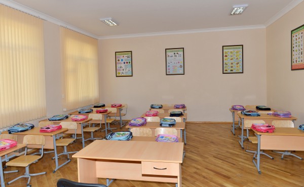 Президент Азербайджана ознакомился со зданием бакинской школы № 153 после капремонта и реконструкции  (ФОТО)