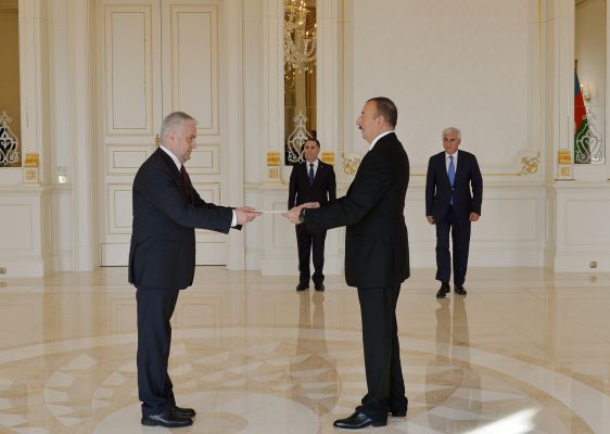 Президент Азербайджана принял верительные грамоты послов ряда стран  (ФОТО)