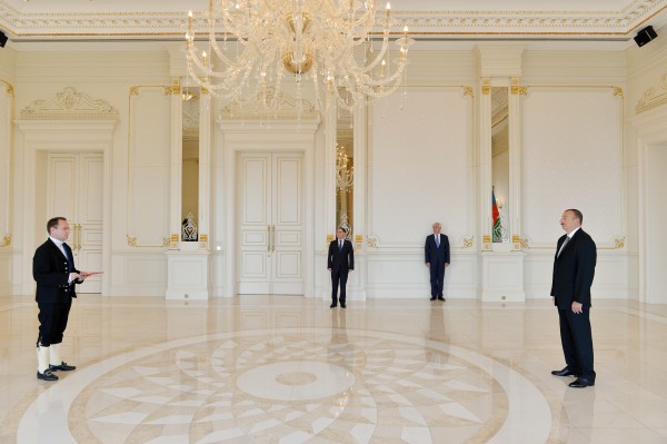 Президент Азербайджана принял верительные грамоты послов ряда стран  (ФОТО)