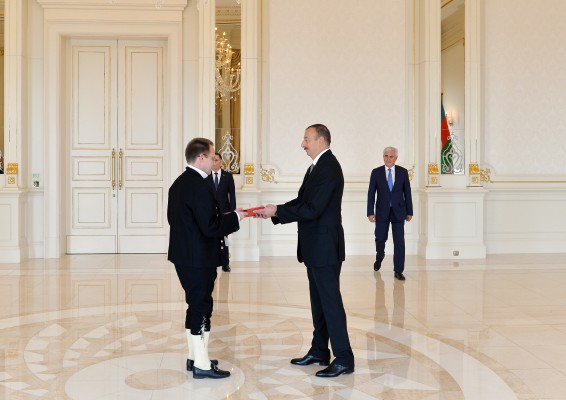 Президент Азербайджана принял верительные грамоты послов ряда стран  (ФОТО)