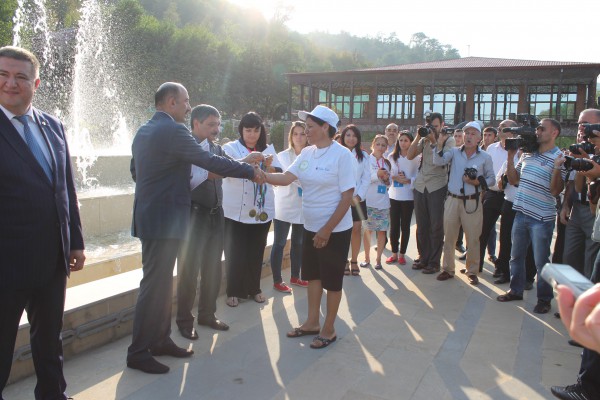 В Азербайджане впервые прошел Фестиваль творчества долгожителей (ФОТО)