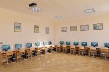 Президент Ильхам Алиев ознакомился с условиями в бакинских школах номер 32 и 12 после ремонта и реконструкции (ФОТО)