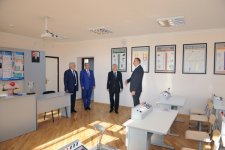 Президент Ильхам Алиев ознакомился с условиями в бакинских школах номер 32 и 12 после ремонта и реконструкции (ФОТО)