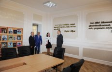 Президент Ильхам Алиев ознакомился с условиями в бакинских школах номер 32 и 12 после ремонта и реконструкции (ФОТО)