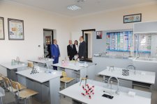 Президент Ильхам Алиев ознакомился с условиями в бакинских школах номер 32 и 12 после ремонта и реконструкции (ФОТО)