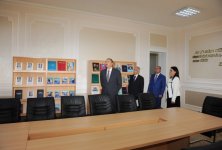 Президент Ильхам Алиев ознакомился с условиями в бакинских школах номер 32 и 12 после ремонта и реконструкции (ФОТО)