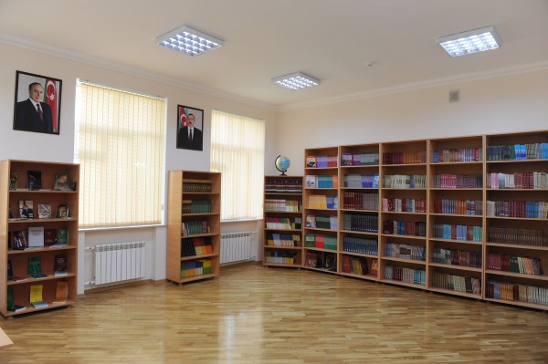 Президент Ильхам Алиев ознакомился с условиями в бакинских школах номер 32 и 12 после ремонта и реконструкции (ФОТО)