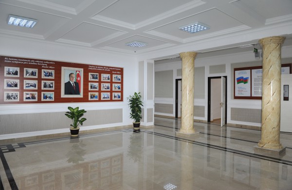 Президент Ильхам Алиев ознакомился с условиями в бакинских школах номер 32 и 12 после ремонта и реконструкции (ФОТО)