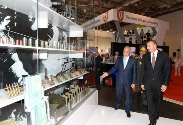 Ильхам Алиев ознакомился с первой Азербайджанской международной выставкой оборонной промышленности (ФОТО)