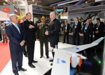 Ильхам Алиев ознакомился с первой Азербайджанской международной выставкой оборонной промышленности (ФОТО)