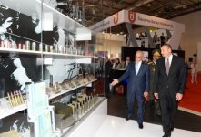 Ильхам Алиев ознакомился с первой Азербайджанской международной выставкой оборонной промышленности (ФОТО)