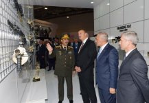Ильхам Алиев ознакомился с первой Азербайджанской международной выставкой оборонной промышленности (ФОТО)