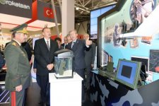 Ильхам Алиев ознакомился с первой Азербайджанской международной выставкой оборонной промышленности (ФОТО)