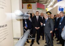 Ильхам Алиев ознакомился с первой Азербайджанской международной выставкой оборонной промышленности (ФОТО)