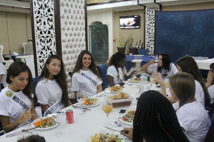 Финалистки "Miss Globe İnternational": "Баку - настоящий райский уголок земли" (ФОТО)