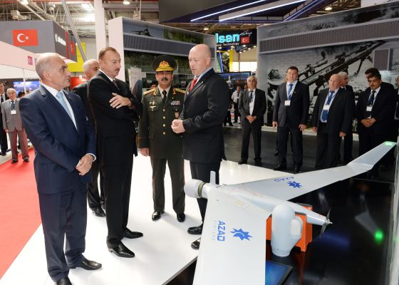 Ильхам Алиев ознакомился с первой Азербайджанской международной выставкой оборонной промышленности (ФОТО)