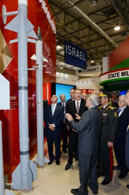 Ильхам Алиев ознакомился с первой Азербайджанской международной выставкой оборонной промышленности (ФОТО)