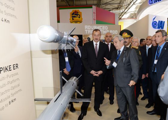 Ильхам Алиев ознакомился с первой Азербайджанской международной выставкой оборонной промышленности (ФОТО)