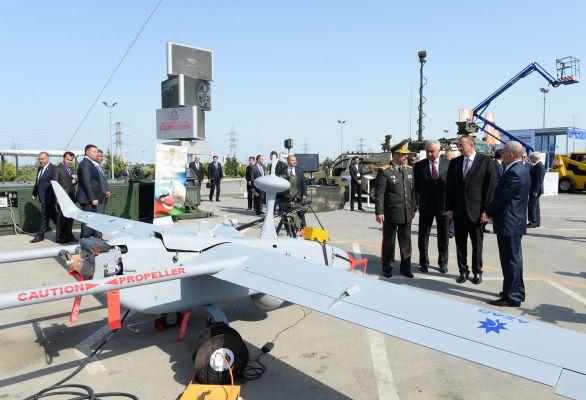 Ильхам Алиев ознакомился с первой Азербайджанской международной выставкой оборонной промышленности (ФОТО)