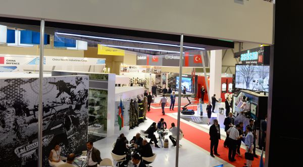 Ильхам Алиев ознакомился с первой Азербайджанской международной выставкой оборонной промышленности (ФОТО)